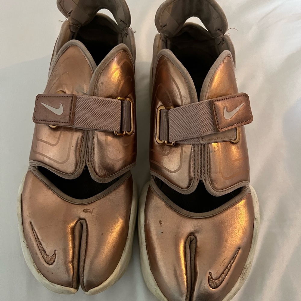 Nike aqua rift Mary Jane sneaker pink gold